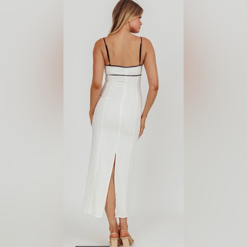 NWT Selfie Leslie White Maxi Dress with Black Piping - Picture 2 of 7